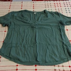 Old Navy V Neck top